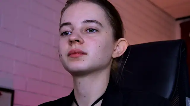 TinaDavil online show from February 8, 2026, 1:14 pm