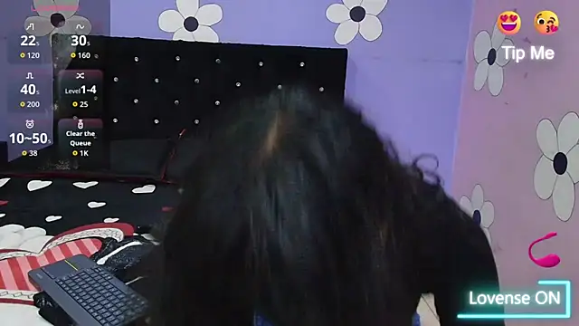 karolinee 66  online show from March 7, 2026, 4:20 am