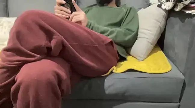 4small4inchlol online show from January 27, 2025, 5:58 pm