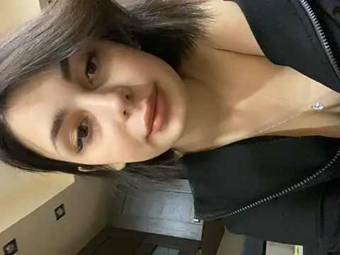 Snapshot of SandraCarter chatting on January 1, 2025, 3:35 pm SandraCarter online show from January 1, 2025, 3:35 pm