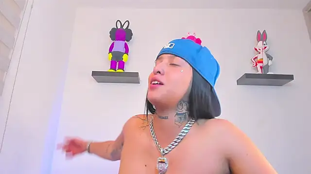 Gangster Girl online show from December 18, 2024, 1:37 am