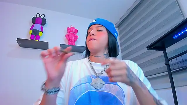 Gangster Girl online show from October 28, 2025, 1:20 am