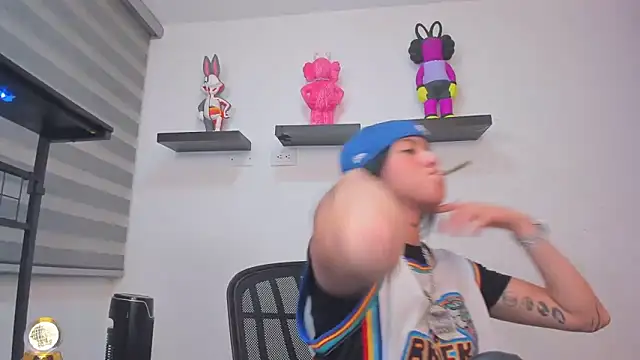 Gangster Girl online show from May 3, 2026, 5:35 am