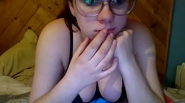 lacoquinne275 online show from March 6, 2025, 8:05 pm