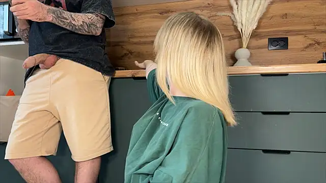 Adelovenick online show from April 1, 2026, 10:38 am