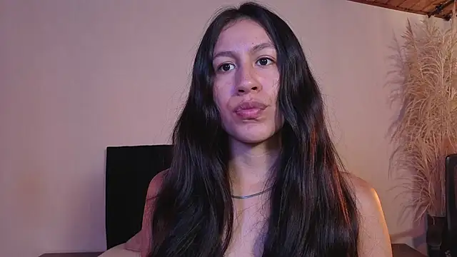 Snapshot of EmiGomez_ chatting on April 30, 2026, 2:01 pm EmiGomez online show from April 30, 2026, 2:01 pm