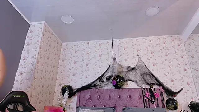 AvrillThomas online show from October 28, 2025, 4:31 pm