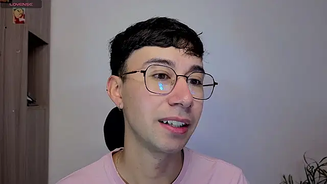 Snapshot of cameron_cum chatting on October 17, 2025, 1:57 pm cameron cum online show from October 17, 2025, 1:57 pm