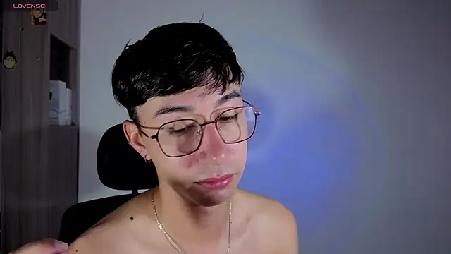 Snapshot of cameron_cum chatting on October 29, 2025, 11:01 am cameron cum online show from October 29, 2025, 11:01 am