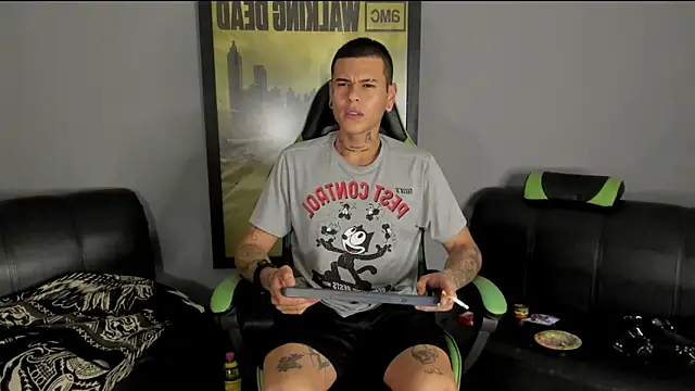 Snapshot of jamesinked_ chatting on January 4, 2025, 2:14 am jamesinked online show from January 4, 2025, 2:14 am