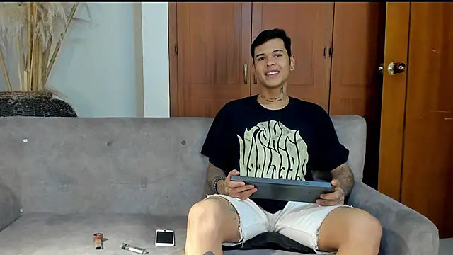 Snapshot of jamesinked_ chatting on October 28, 2025, 7:27 pm jamesinked online show from October 28, 2025, 7:27 pm