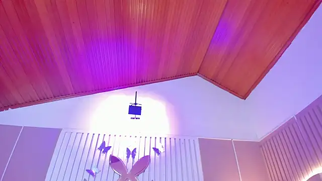 viiolett lee online show from January 5, 2025, 6:35 pm