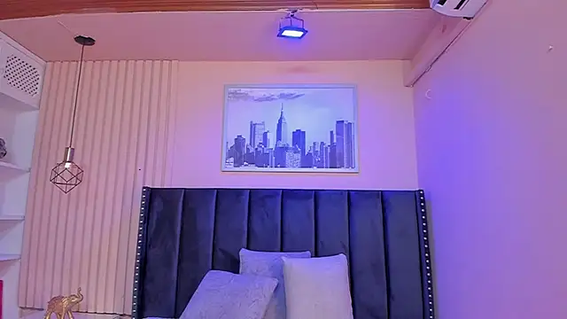 viiolett lee online show from January 8, 2025, 8:18 pm