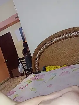 Snapshot of Milfvalesk chatting on February 12, 2025, 7:13 am Milfvalesk online show from February 12, 2025, 7:13 am