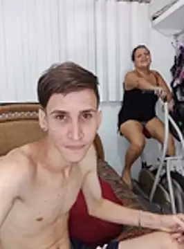 Snapshot of Milfvalesk chatting on November 4, 2025, 8:35 am Milfvalesk online show from November 4, 2025, 8:35 am