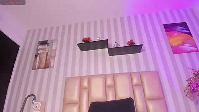 vayoleen online show from December 24, 2024, 2:44 pm