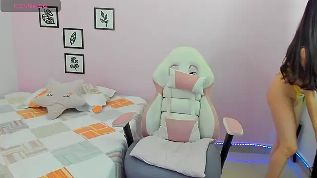 Snapshot of sophie_pazz chatting on October 3, 2025, 10:40 pm sophie pazz online show from October 3, 2025, 10:40 pm