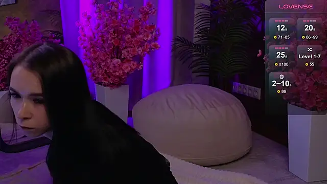 Snapshot of LilithStrangfor chatting on October 5, 2025, 9:34 pm LilithStrangfor online show from October 5, 2025, 9:34 pm