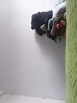 beautiful hands  online show from February 11, 2026, 9:31 pm