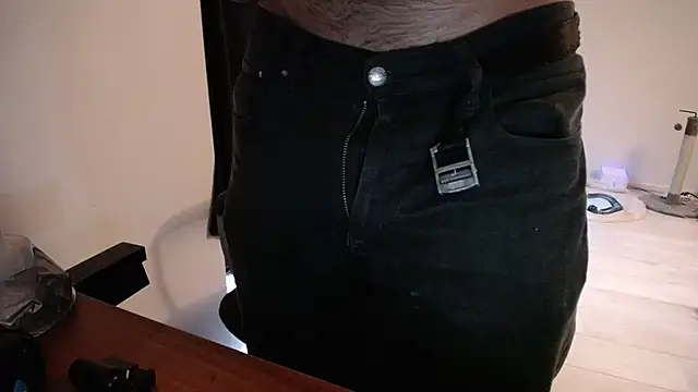 P4RtYBOII92 online show from November 1, 2025, 11:45 am