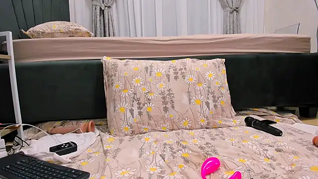 wowsquirtx online show from February 13, 2025, 6:41 am