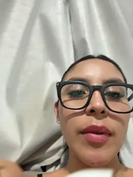  miaquevedo  online show from April 12, 2026, 4:17 am