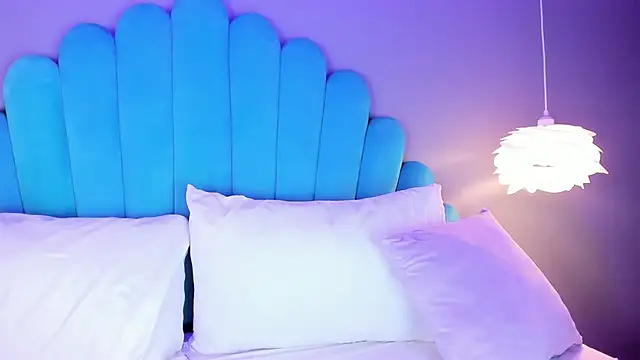 Snapshot of CaitlynCouper chatting on March 18, 2025, 10:37 pm CaitlynCouper online show from March 18, 2025, 10:37 pm