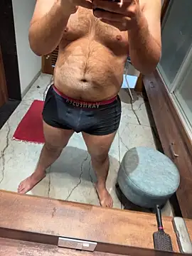 versatile guy01 online show from February 5, 2026, 3:11 am