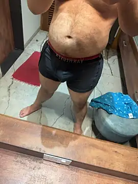 versatile guy01 online show from February 8, 2026, 5:05 pm