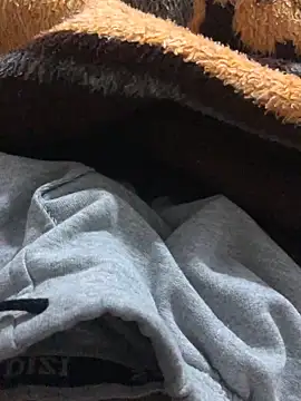 kerimyuce online show from November 29, 2025, 3:37 pm