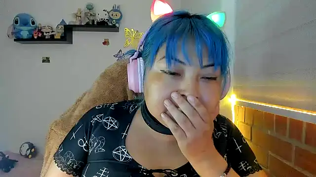 Shaddycute  online show from November 25, 2025, 1:55 pm