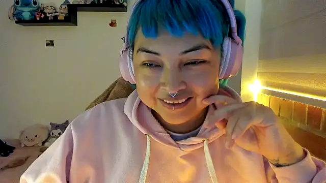 Shaddycute  online show from December 21, 2025, 12:56 pm