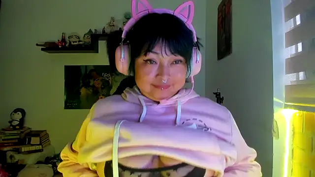 Shaddycute  online show from March 3, 2026, 10:37 pm