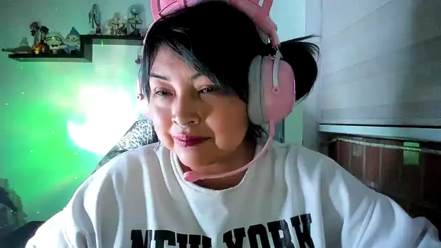 Shaddycute  online show from May 20, 2026, 3:02 am