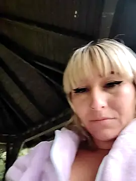 florecita9 online show from February 11, 2025, 8:52 pm