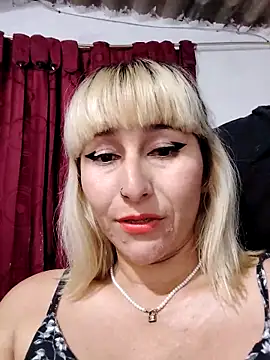 florecita9 online show from February 23, 2025, 1:35 am