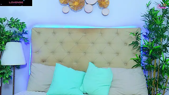 Snapshot of DaliyaArabian chatting on May 18, 2026, 12:11 pm DaliyaArabian online show from May 18, 2026, 12:11 pm