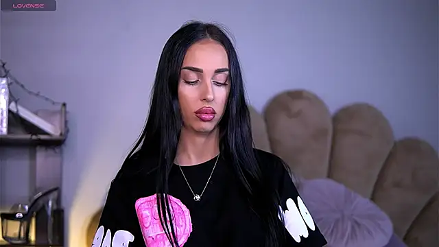 KairaAndrews online show from February 7, 2025, 7:38 pm