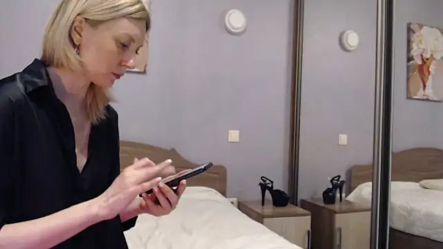 AvelinaLeoni online show from January 27, 2025, 6:41 am