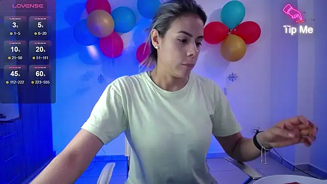 Snapshot of candydowson1 chatting on December 18, 2024, 7:19 pm candydowson1 online show from December 18, 2024, 7:19 pm