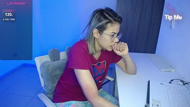 Snapshot of candydowson1 chatting on January 13, 2025, 12:24 pm candydowson1 online show from January 13, 2025, 12:24 pm