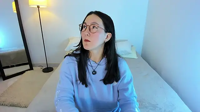 Elle Lee  online show from March 7, 2026, 12:40 am