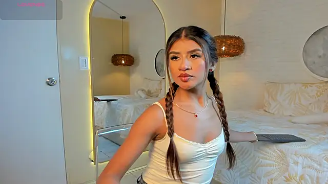 Snapshot of Elise_Diamond chatting on November 7, 2025, 10:10 pm Elise Diamond online show from November 7, 2025, 10:10 pm