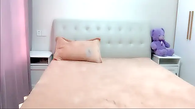 aisha123123 online show from December 5, 2025, 2:20 am