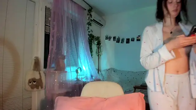 Snapshot of Jenny_darling_love chatting on April 20, 2026, 6:31 pm Jenny darling love online show from April 20, 2026, 6:31 pm