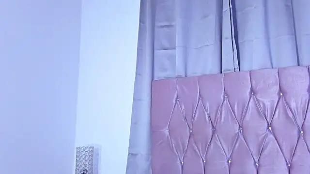 Snapshot of Ashley_piinkk_ chatting on February 10, 2025, 11:04 am Ashley piinkk online show from February 10, 2025, 11:04 am