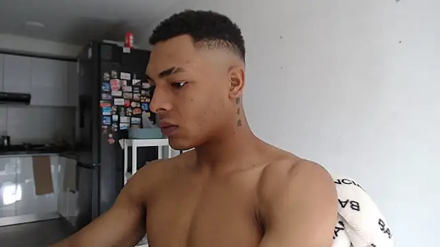 Snapshot of Jhonyblack_1 chatting on April 22, 2026, 2:40 pm Jhonyblack 1 online show from April 22, 2026, 2:40 pm