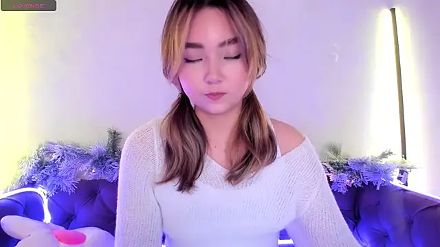 Fluffy Rose online show from December 27, 2024, 8:35 am