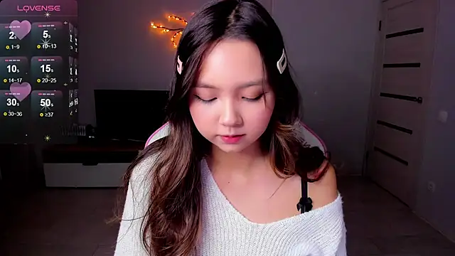 Fluffy Rose online show from October 6, 2025, 3:09 pm