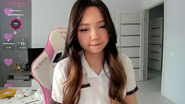 Fluffy Rose online show from April 18, 2026, 3:21 am